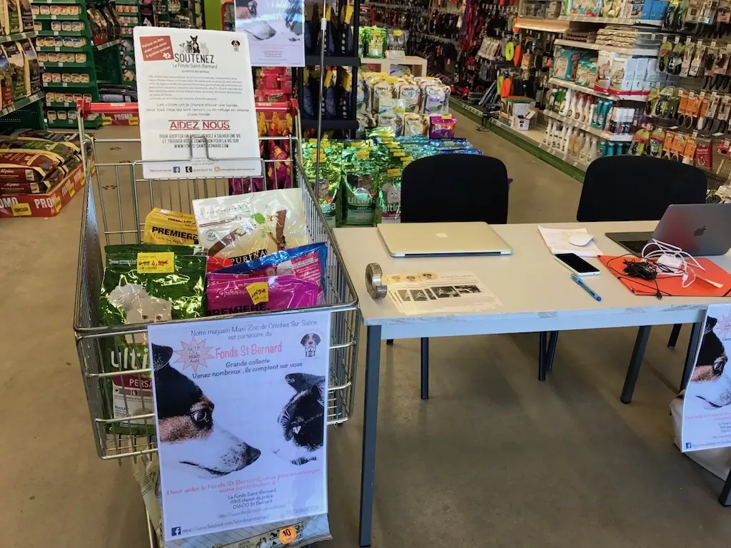 Journée collecte nourriture chiens/chats au Maxi Zoo 