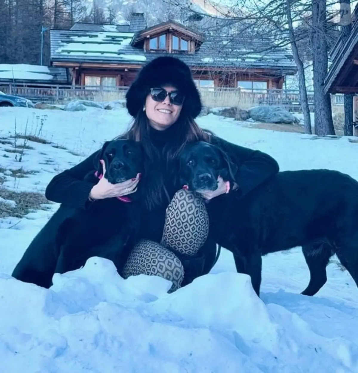 Karine Ferri et ses deux chiens