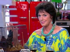 En plus des chats, Anny Duperey évoque sa passion pour les volatiles