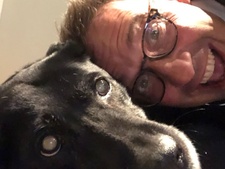 Julien Courbet effondré par la perte de sa première chienne, il se confie