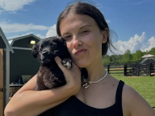 Cette actrice de Stranger Things a plus de 60 animaux !