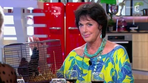 En plus des chats, Anny Duperey évoque sa passion pour les volatiles