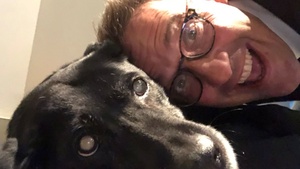 Julien Courbet effondré par la perte de sa première chienne, il se confie