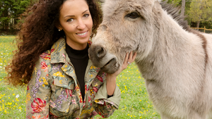 Emmanuelle Rivassoux, marraine du Fonds Saint Bernard avec son âne Pépito!