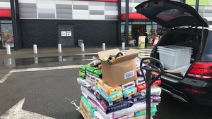 05/04/17 - Distribution de nourriture chien