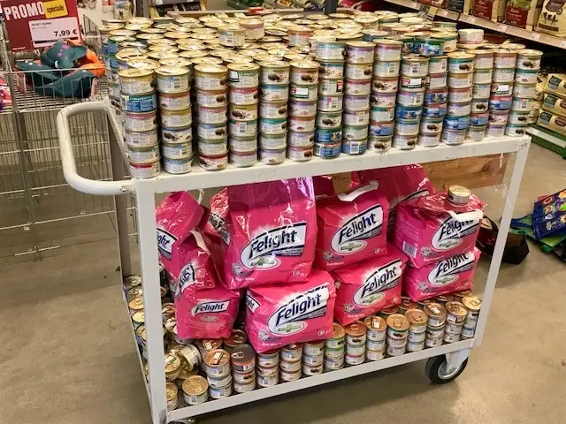 Chats : 1315 boites de pâtée et 315L de litière collectés !