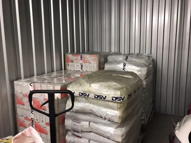 4 PALETTES DE NOURRITURES CHIENS / CHATS