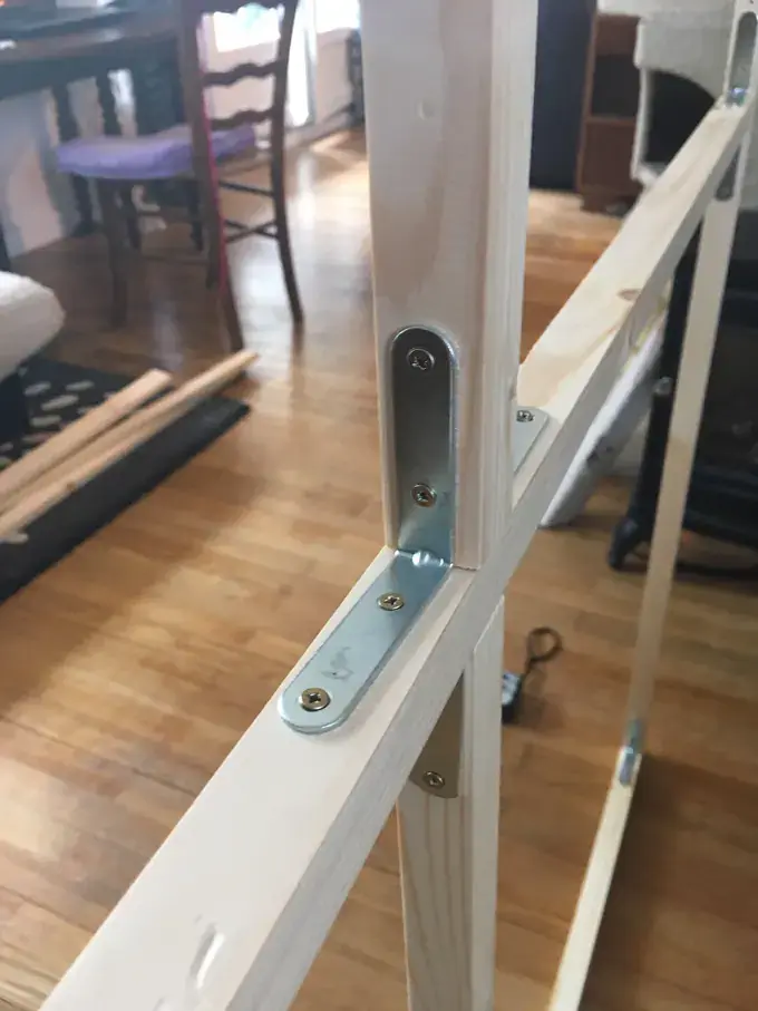 DIY : Cadre de protection de fenêtre pour chat amovible