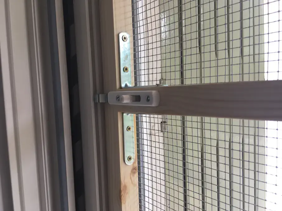 DIY : Cadre de protection de fenêtre pour chat amovible